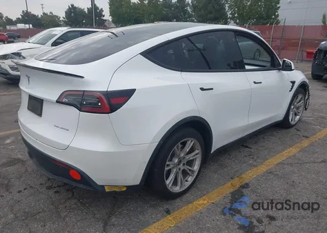 2022 Tesla Model Y Long Range Dual Motor All-Wheel Drive z USA, uszkodzony, nr VIN 7SAYGAEE7NF486066
